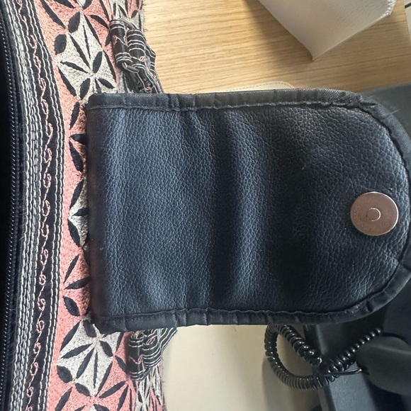 Banda Bag: Gusi Mini Weekender Bag - Picture 9 of 9